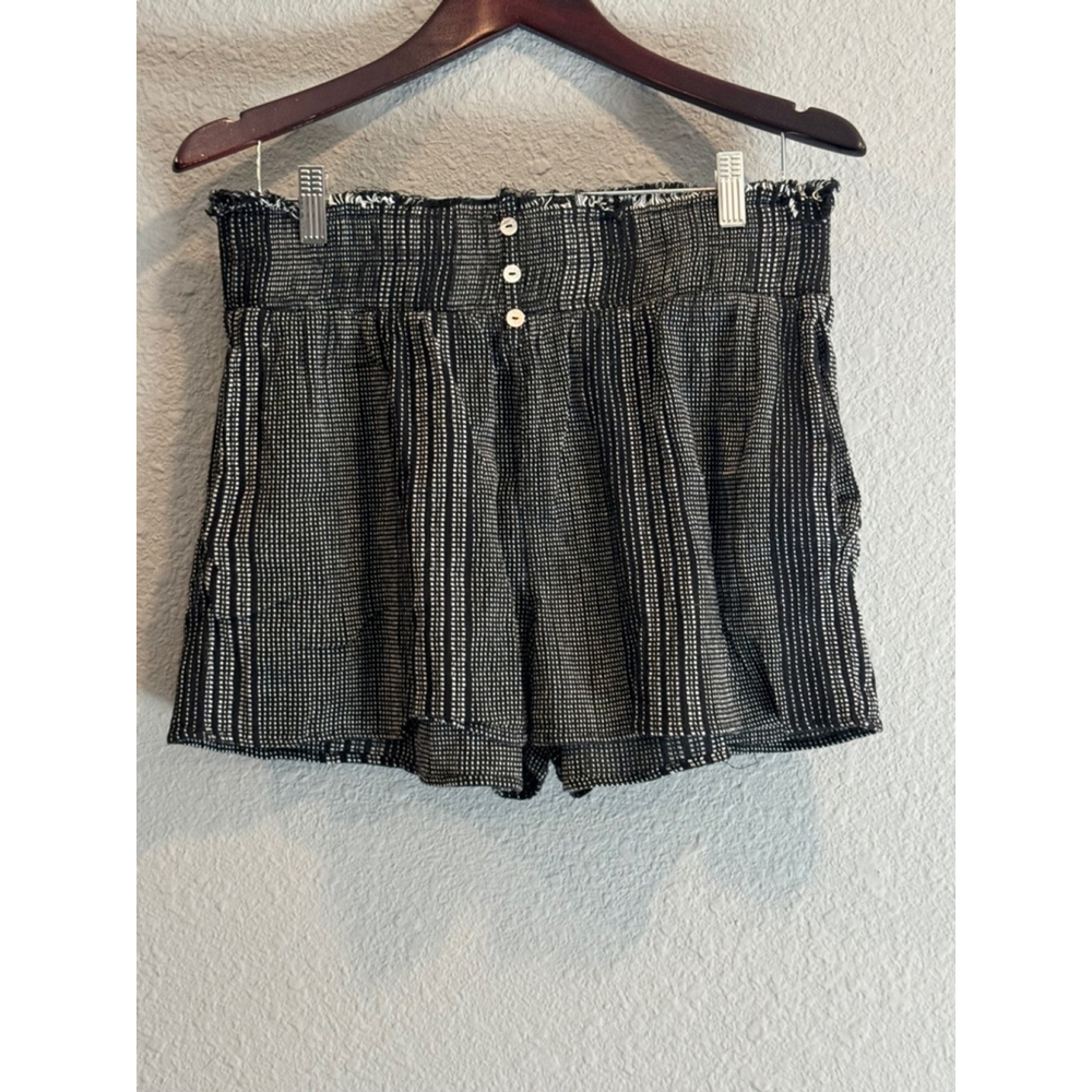 Francesca's Collections Black Distressed High Waisted Shorts Size L